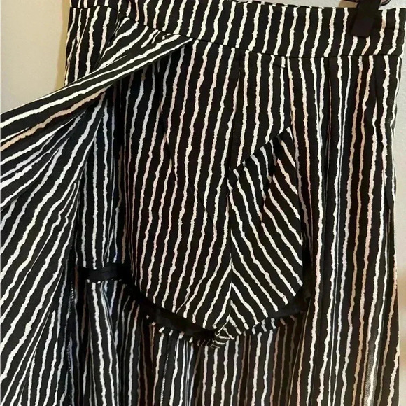 San Joy Striped Shorts/Skirt - Picture 2 of 7